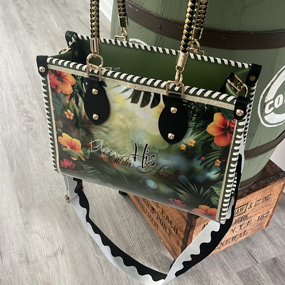 *SOLD* CHiP Bags modern style Christian apparel ocean palm tropical tote purse - Picture 17 of 17
